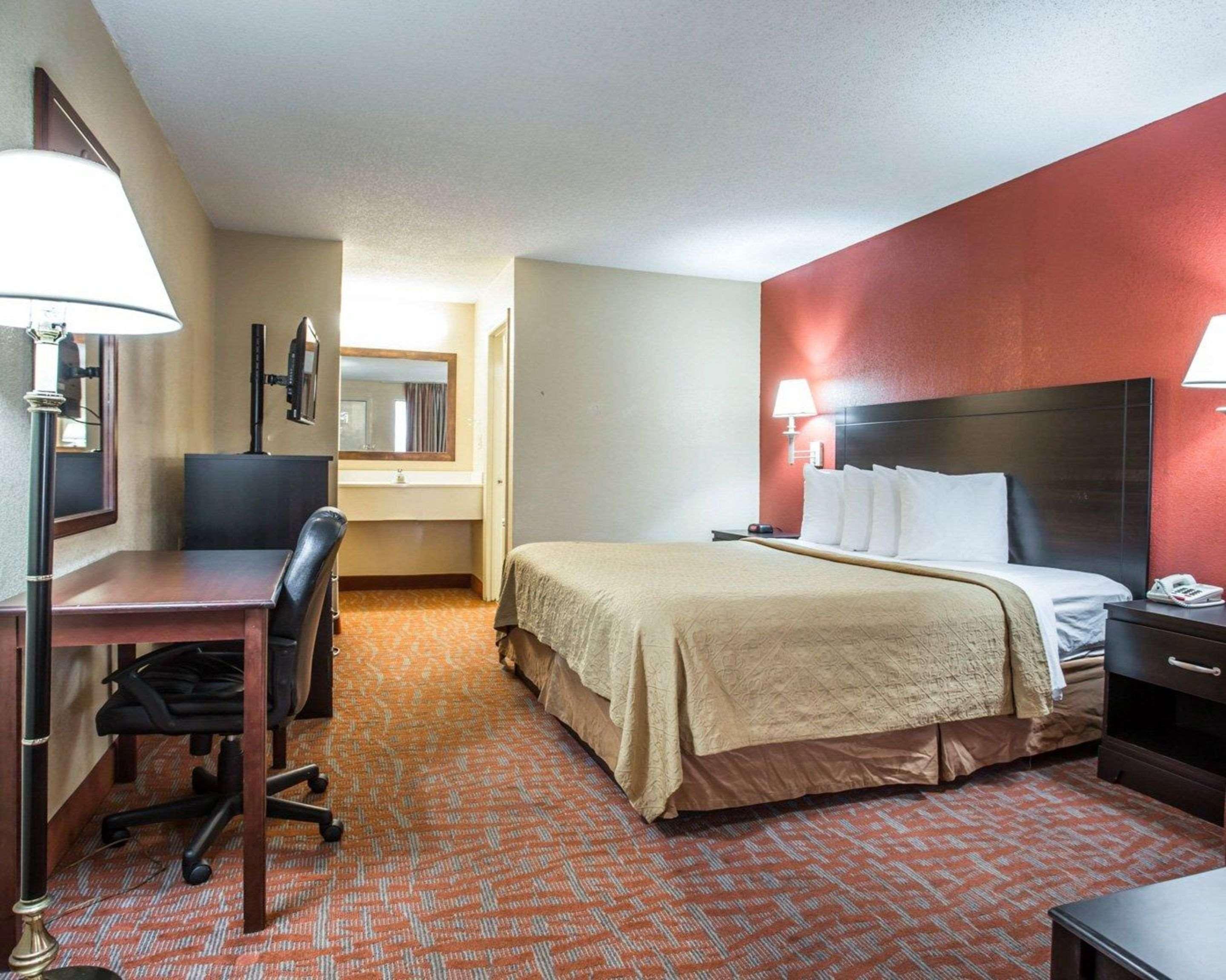 Quality Inn & Suites Монро Екстериор снимка