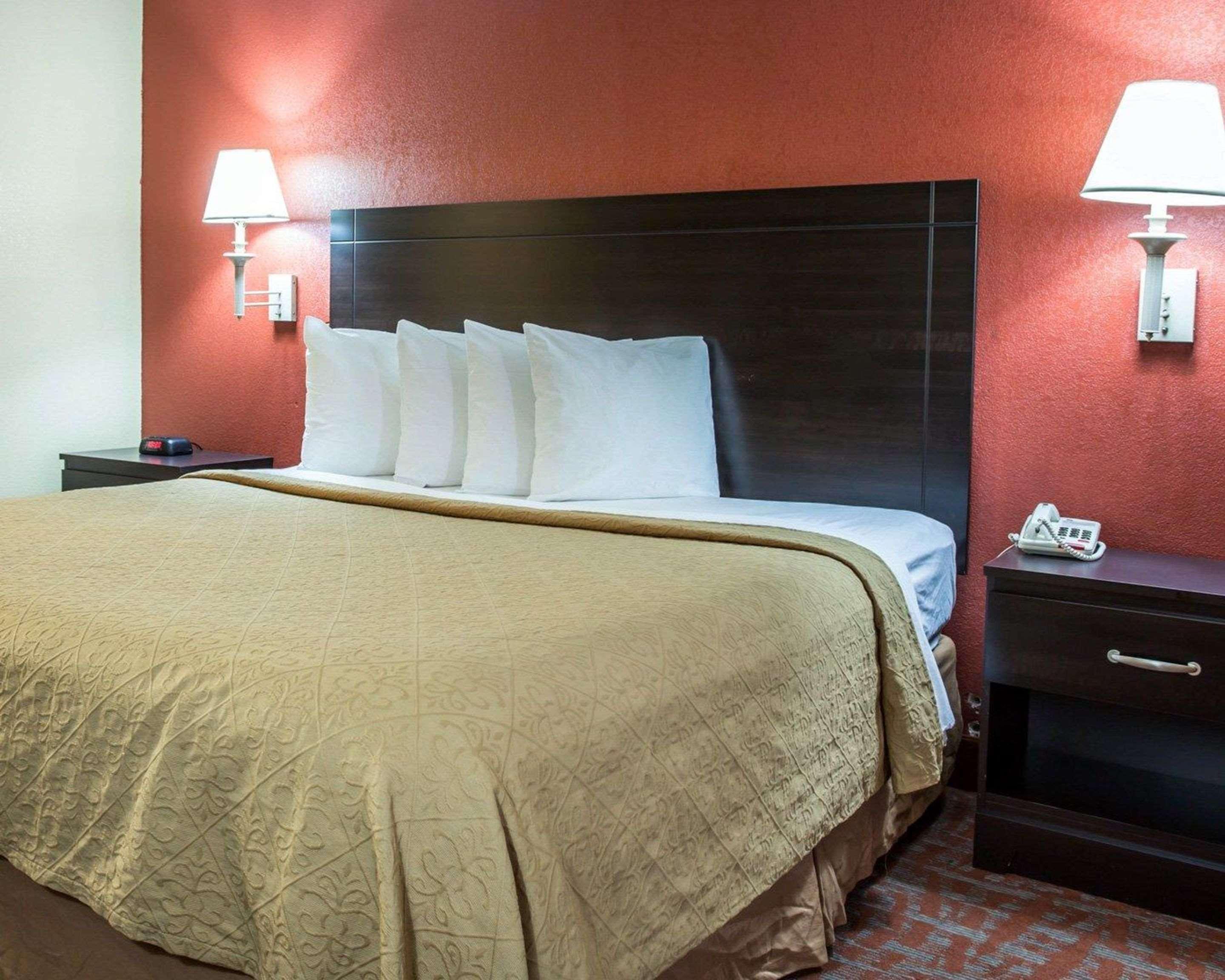 Quality Inn & Suites Монро Екстериор снимка