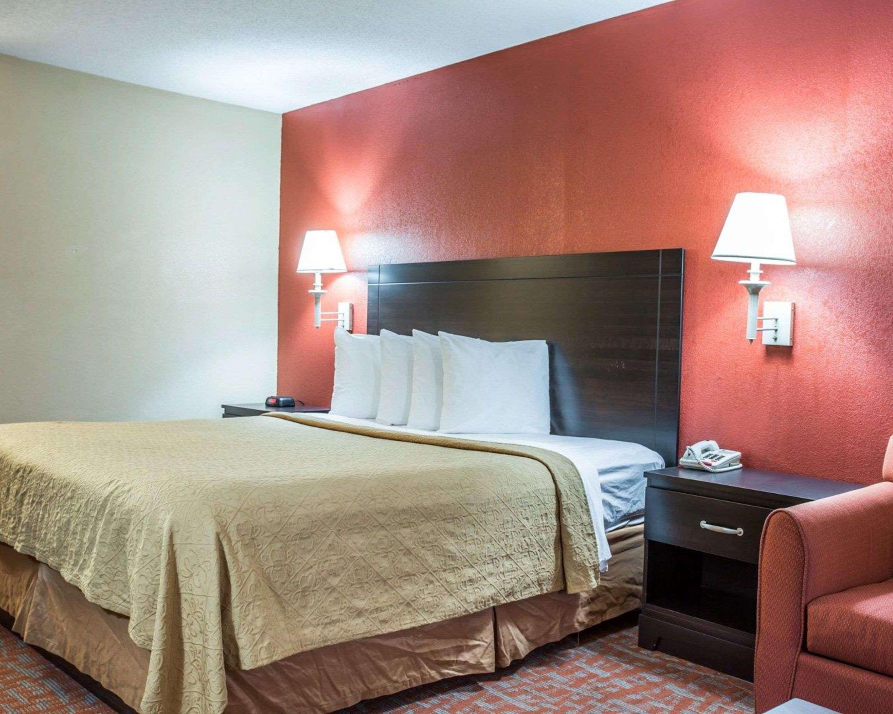 Quality Inn & Suites Монро Екстериор снимка