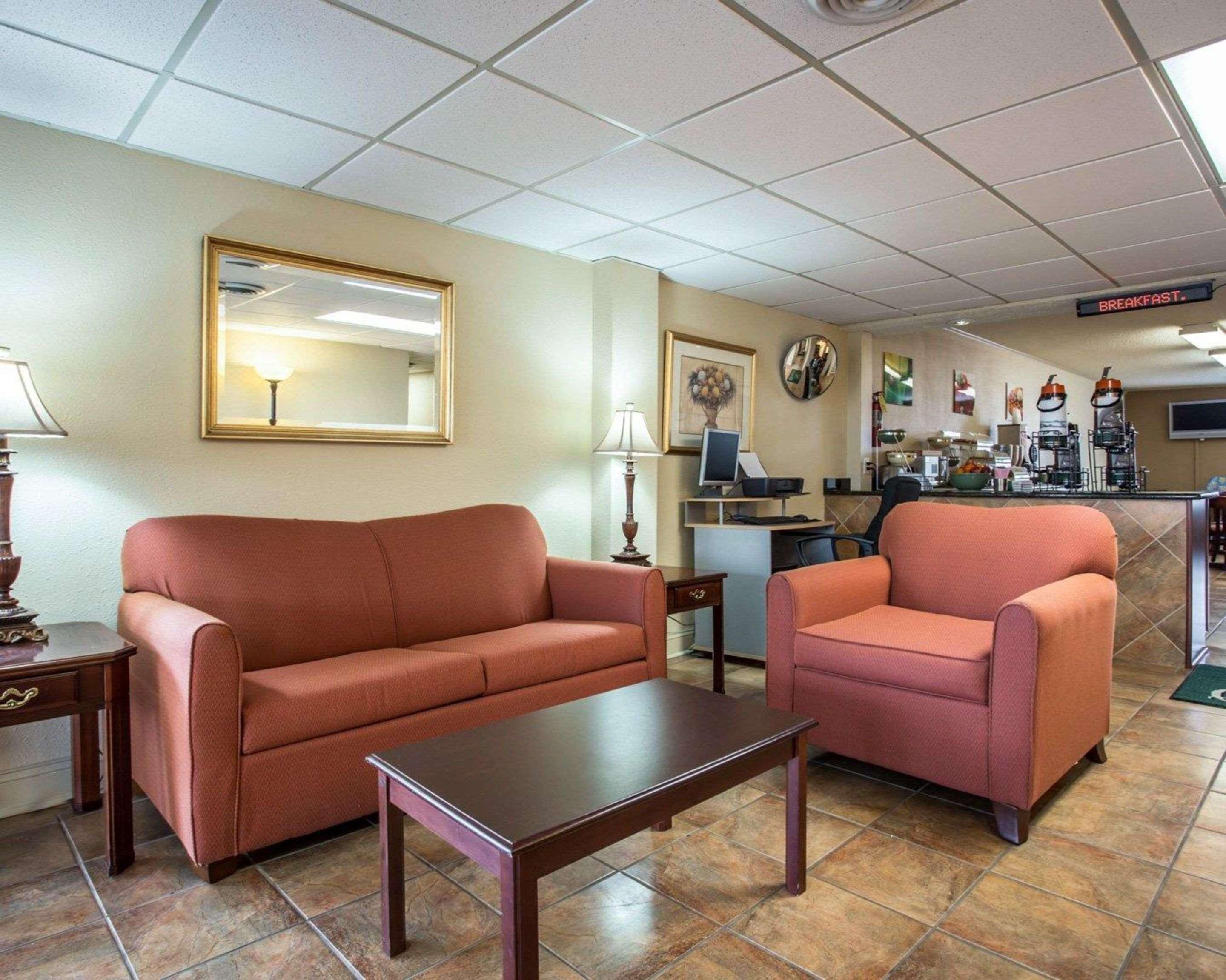 Quality Inn & Suites Монро Екстериор снимка