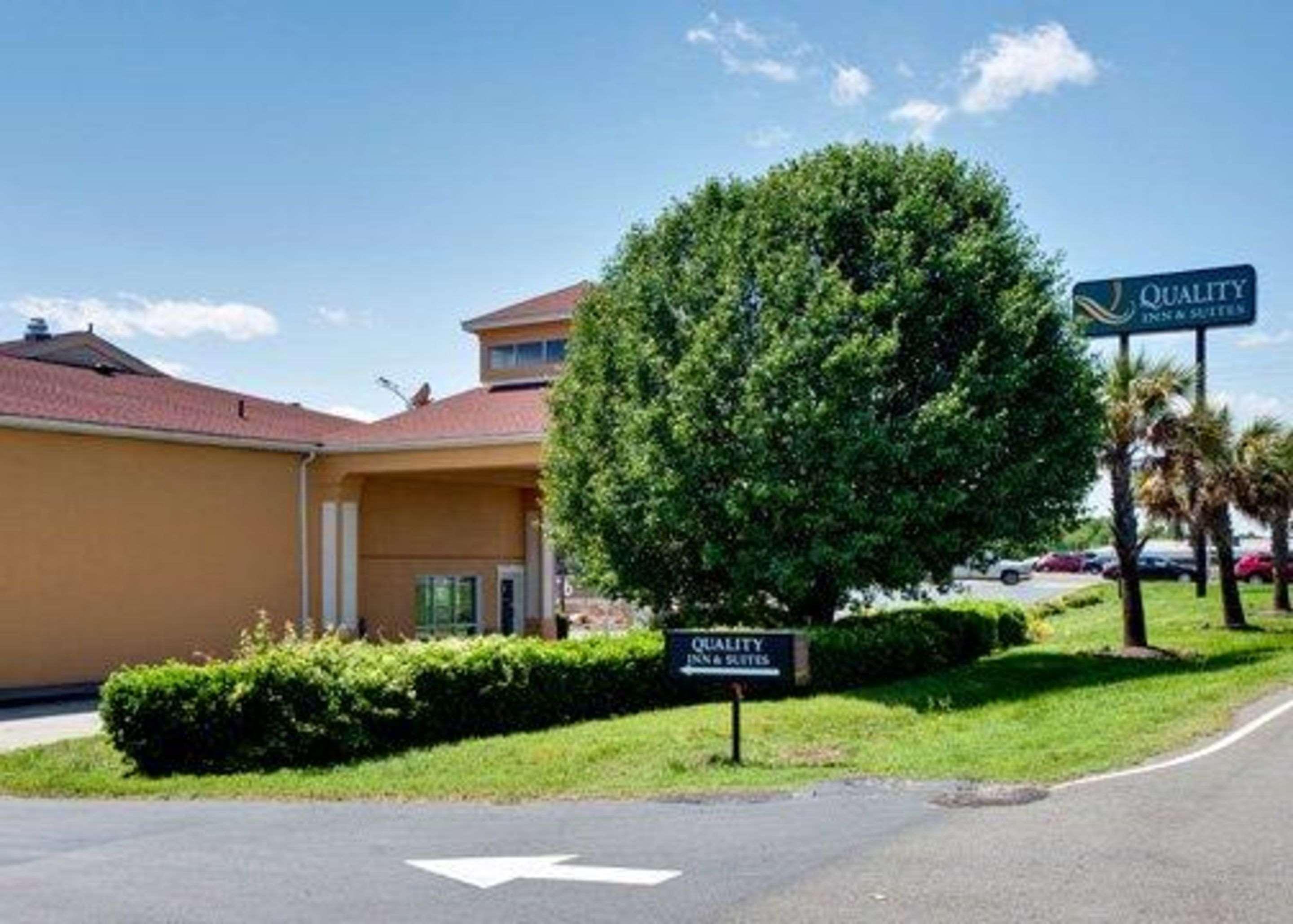 Quality Inn & Suites Монро Екстериор снимка