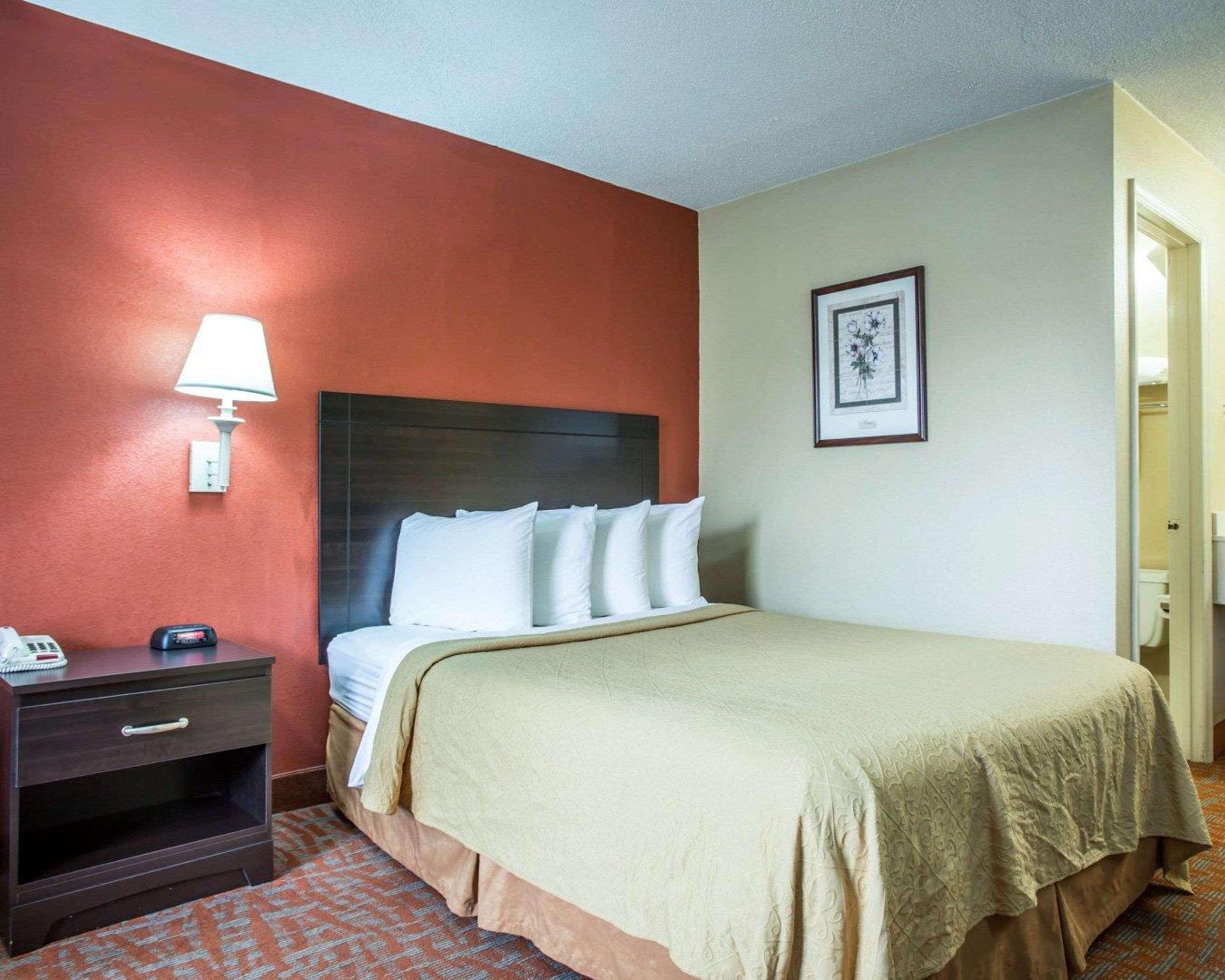 Quality Inn & Suites Монро Екстериор снимка