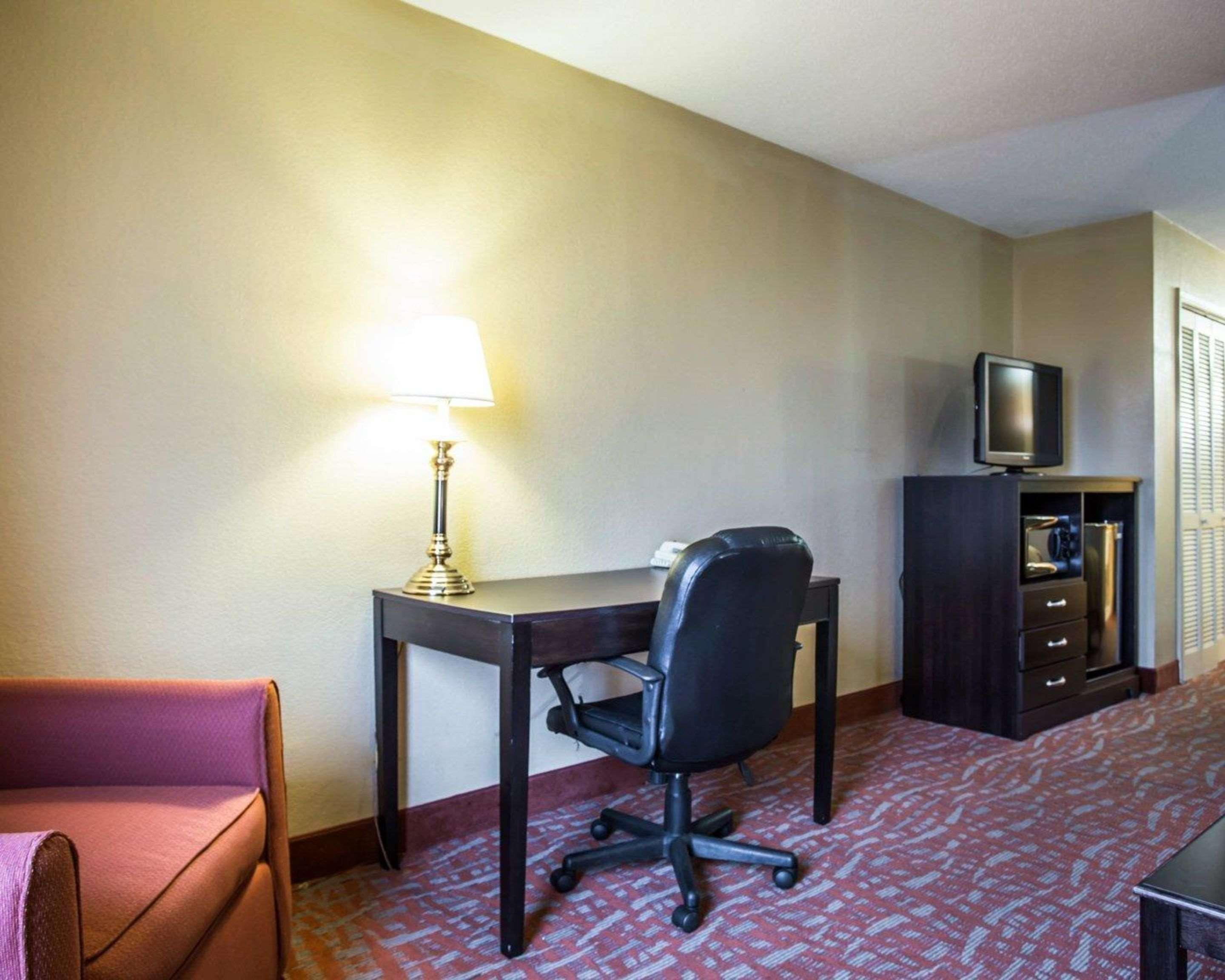 Quality Inn & Suites Монро Екстериор снимка