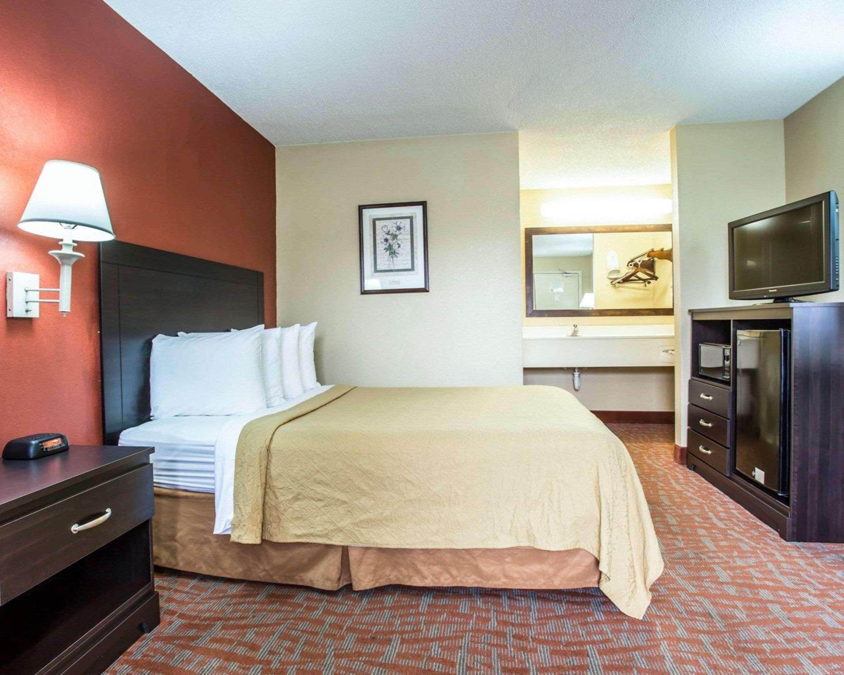 Quality Inn & Suites Монро Екстериор снимка