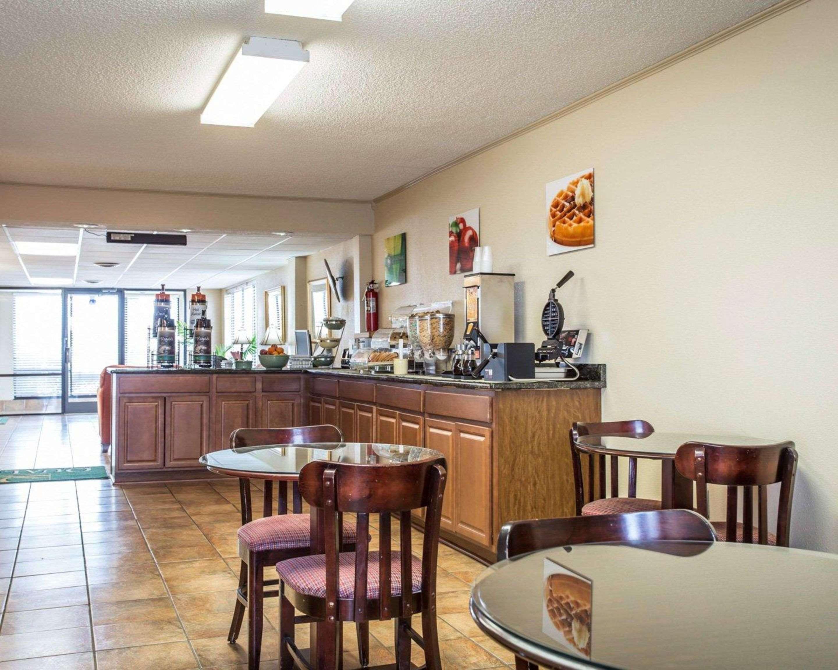 Quality Inn & Suites Монро Екстериор снимка