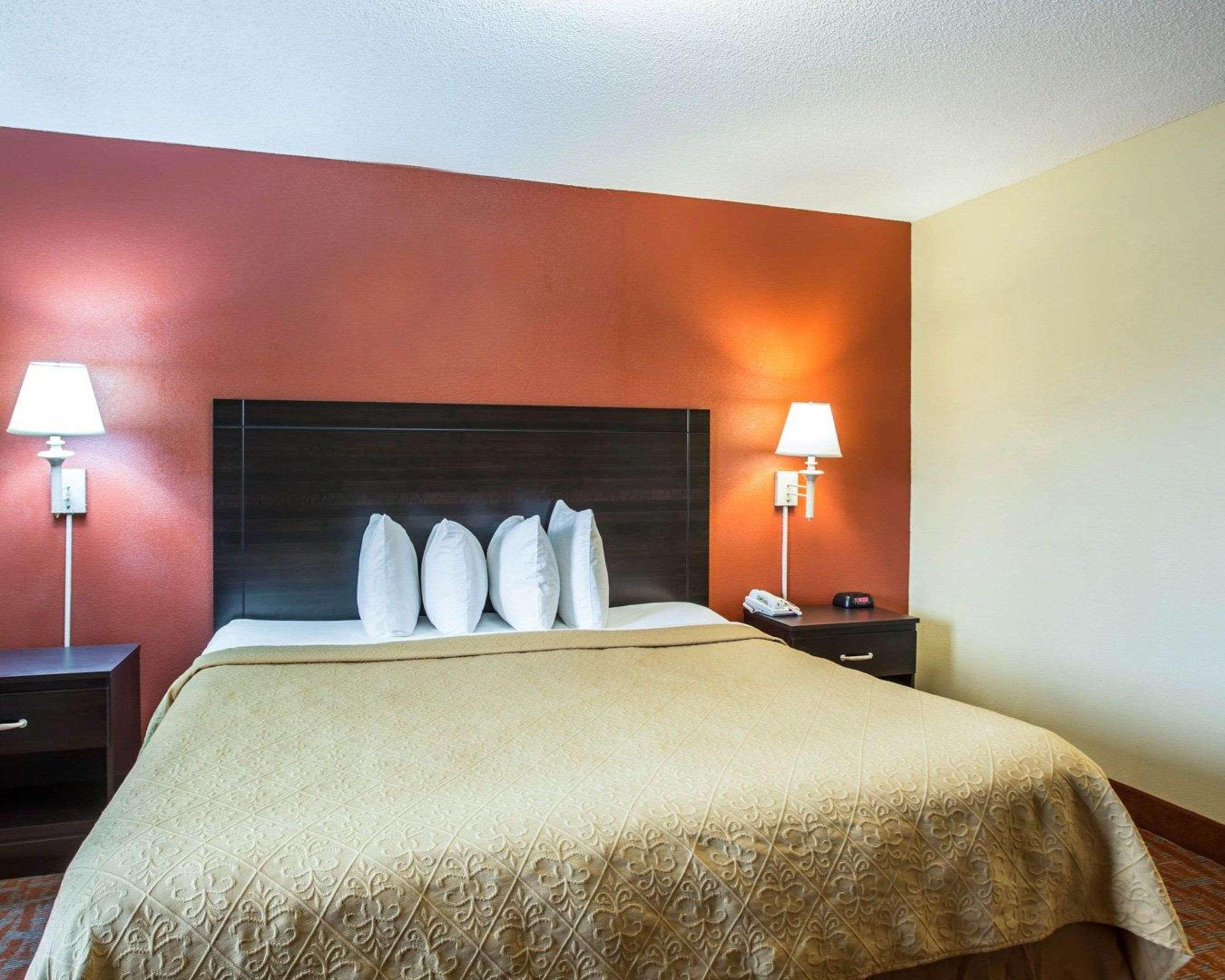 Quality Inn & Suites Монро Екстериор снимка