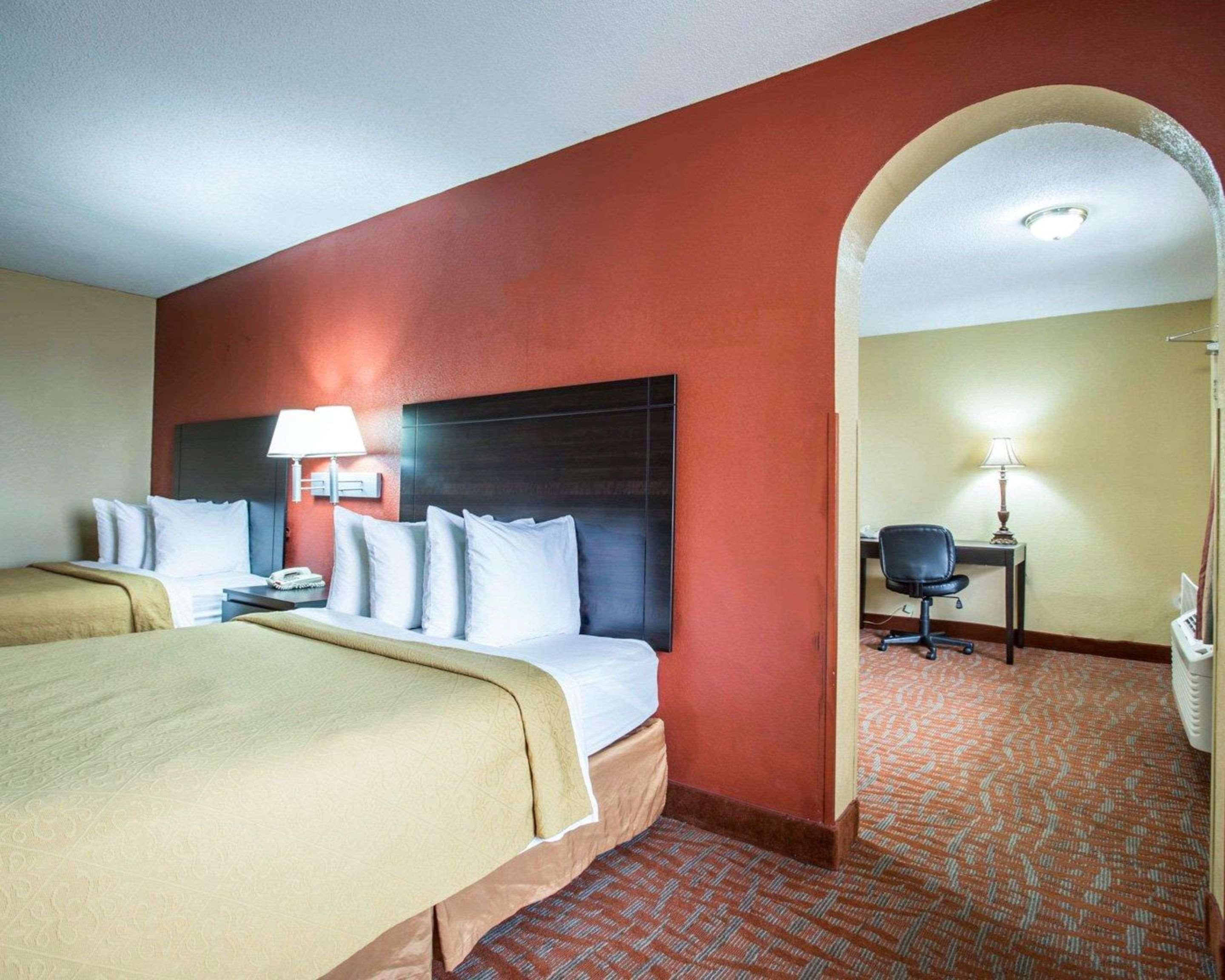 Quality Inn & Suites Монро Екстериор снимка