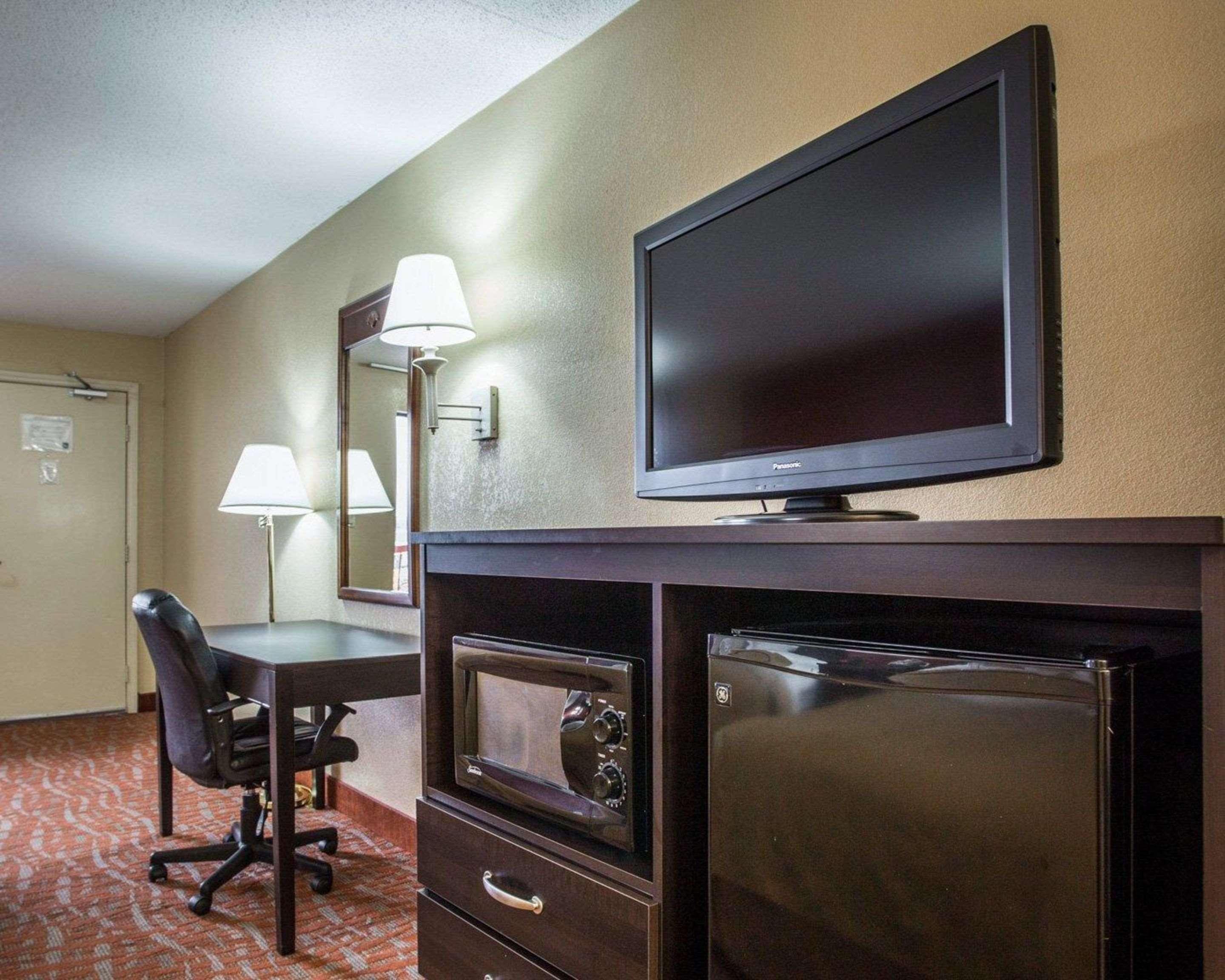 Quality Inn & Suites Монро Екстериор снимка