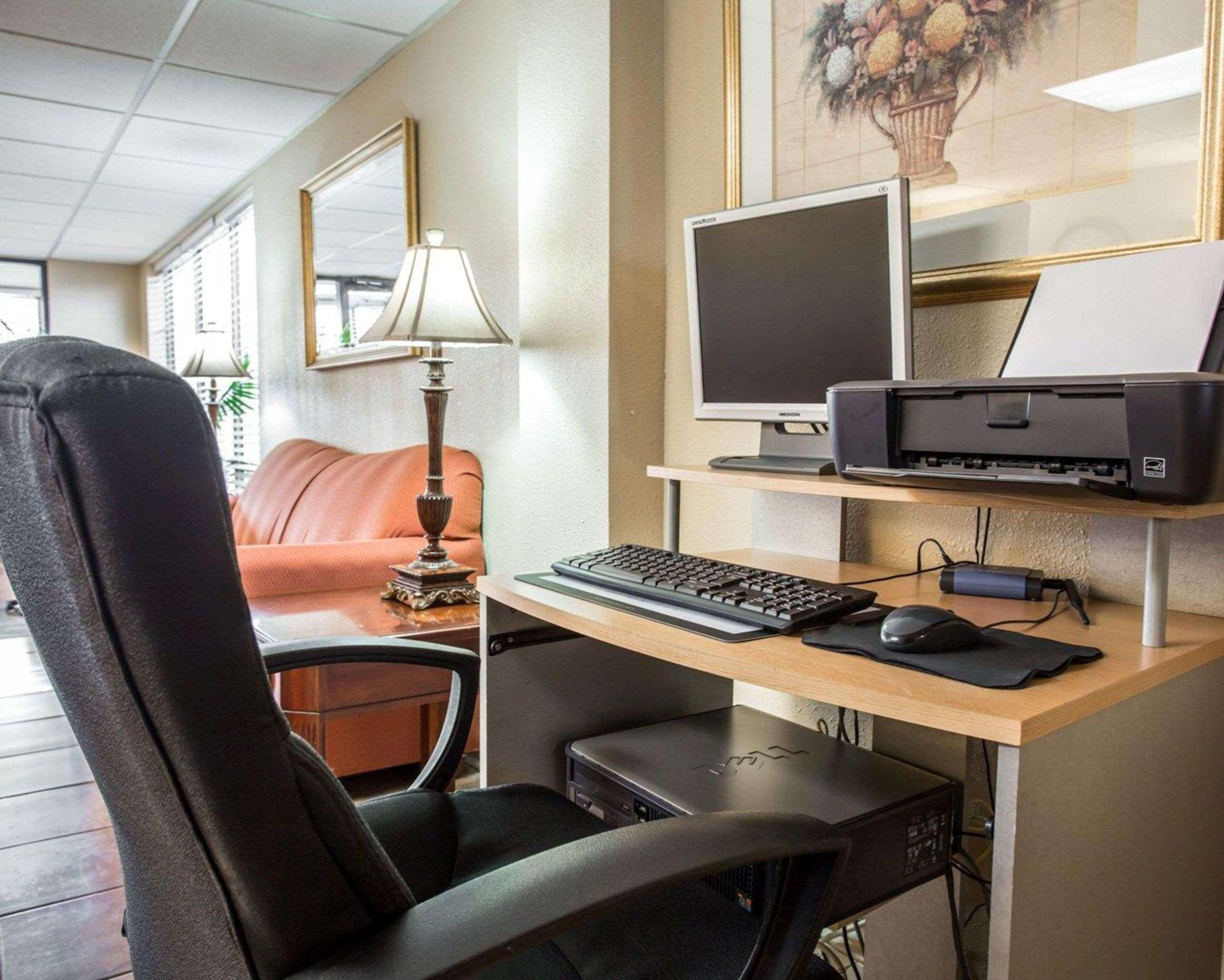 Quality Inn & Suites Монро Екстериор снимка