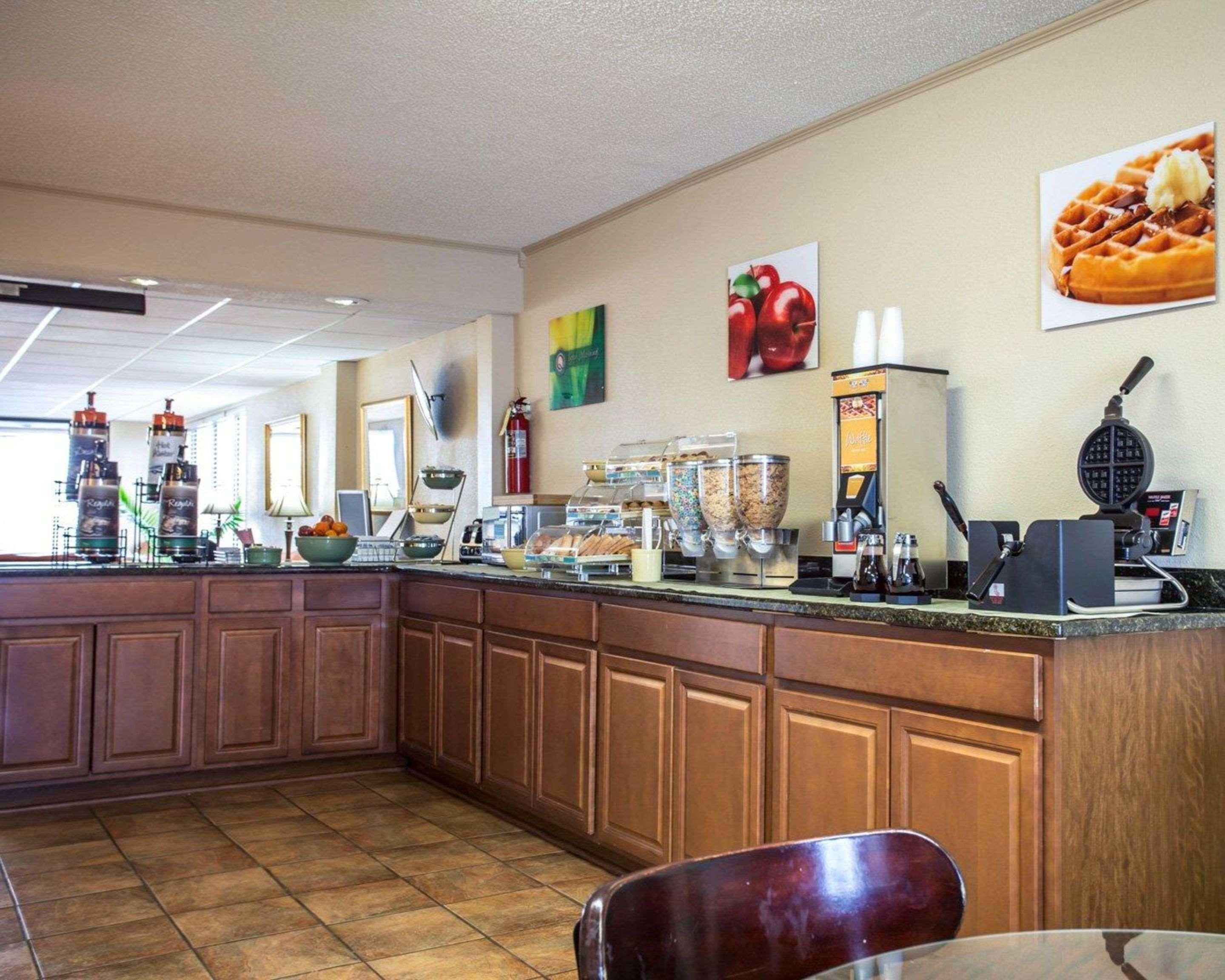 Quality Inn & Suites Монро Екстериор снимка